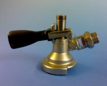 Flat spigot head for flat fittings with backflow protection